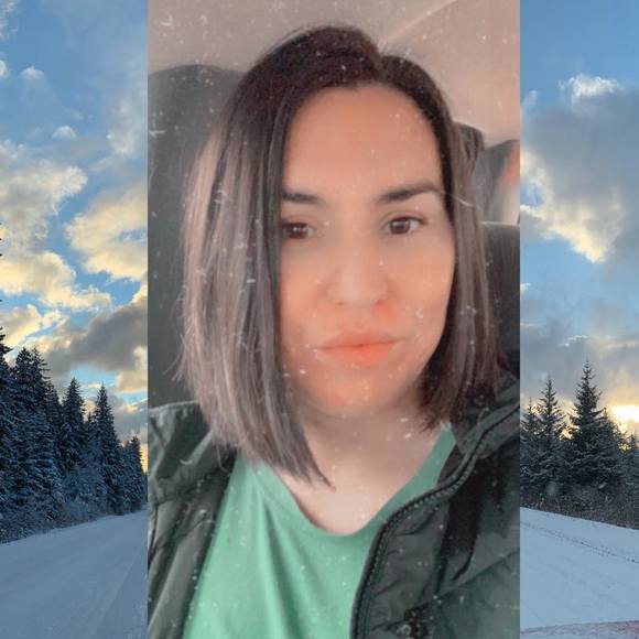 Profile Picture of Lorena Williams (@lorenawillia543) on Poshmark