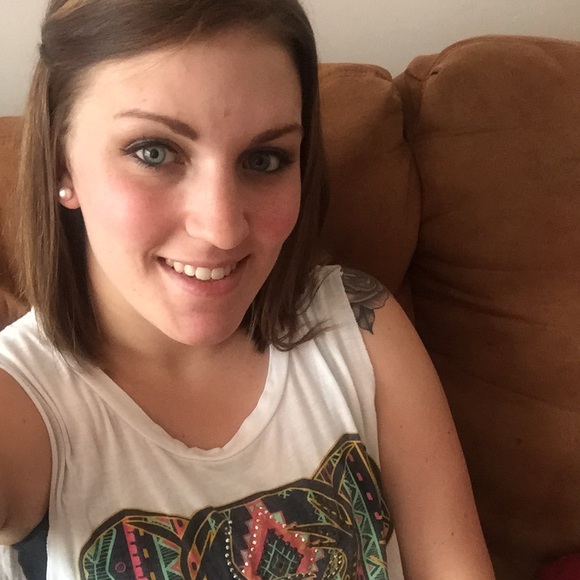 Profile Picture of Samantha Camerlengo (@samantha081811) on Poshmark