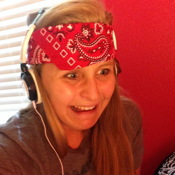 Profile Picture of Taylor Whiteman (@taylorxoxo365) on Poshmark