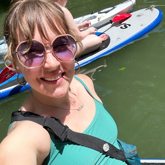 Melissa Broxterman - Poshmark Profile Picture of Melissa Broxterman (@brox_melissa) on Poshmark