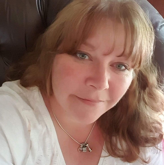 Brandy Lapeer - Poshmark Profile Picture of Brandy Lapeer (@blapeer) on Poshmark