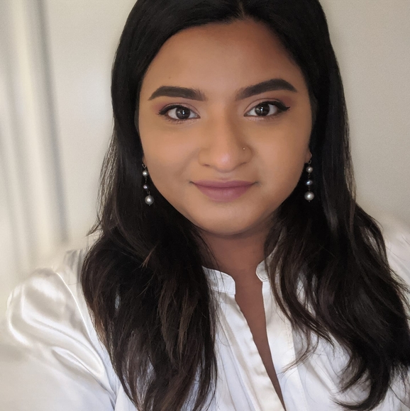 Profile Picture of Amelia Gomes (@ameliagomes) on Poshmark