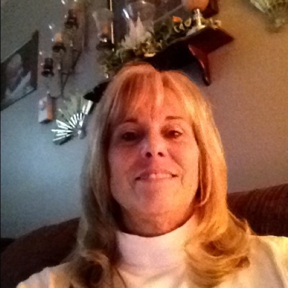 Profile Picture of Debbie Cook (@maggiemaecook) on Poshmark