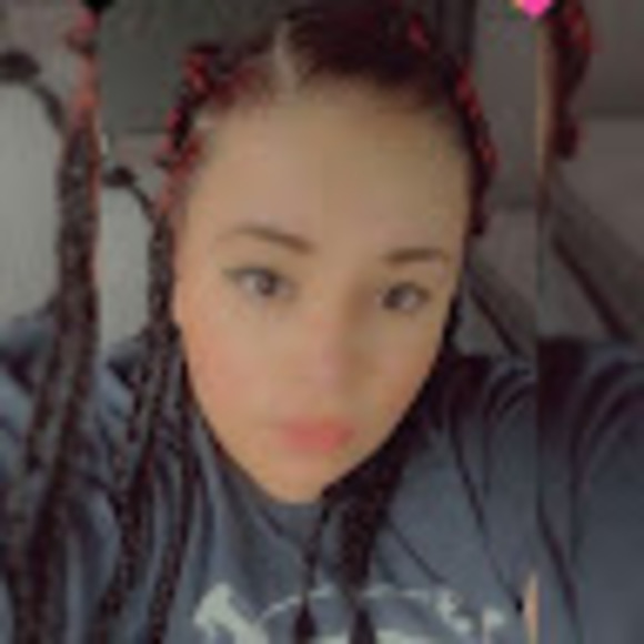Profile Picture of Yesenia Valladares (@yeseniavt1987) on Poshmark