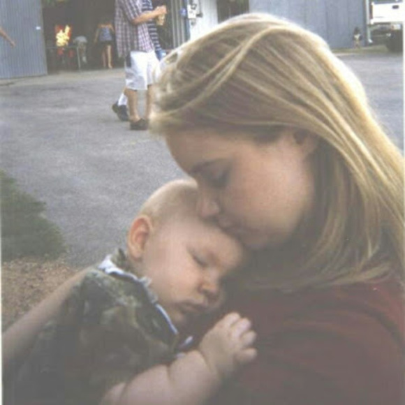 Profile Picture of Hunter Hoecherl (@carleehoecherl) on Poshmark