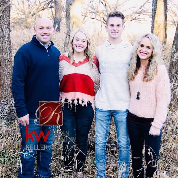 Profile Picture of David n Ross (@kross2912) on Poshmark