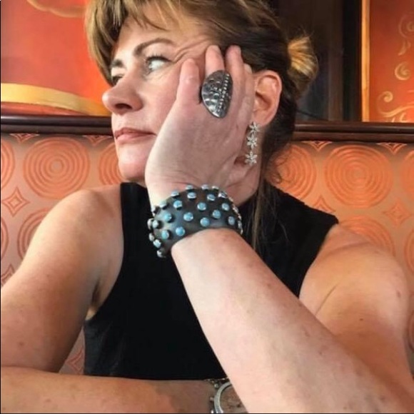 Profile Picture of Sue Engdahl (@valuevault1963) on Poshmark