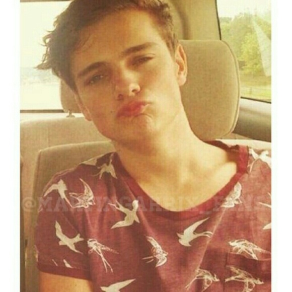 Profile Picture of Cristale Espinola (@cristale8) on Poshmark