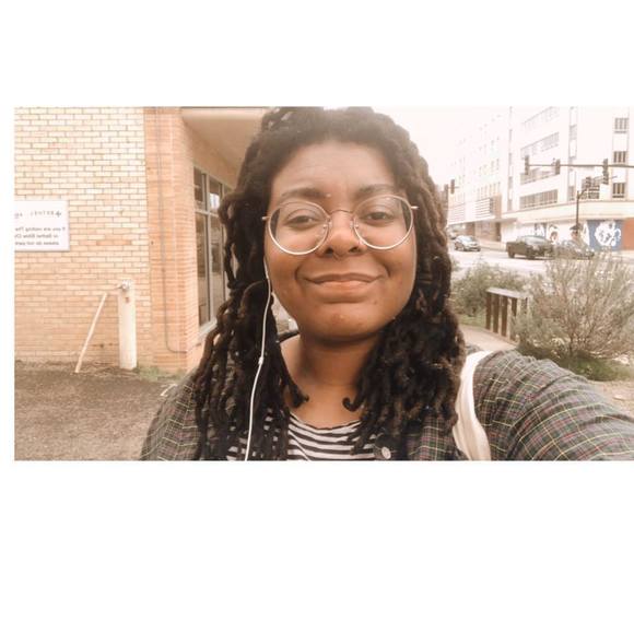 Profile Picture of Maya Foster (@mayo5019) on Poshmark