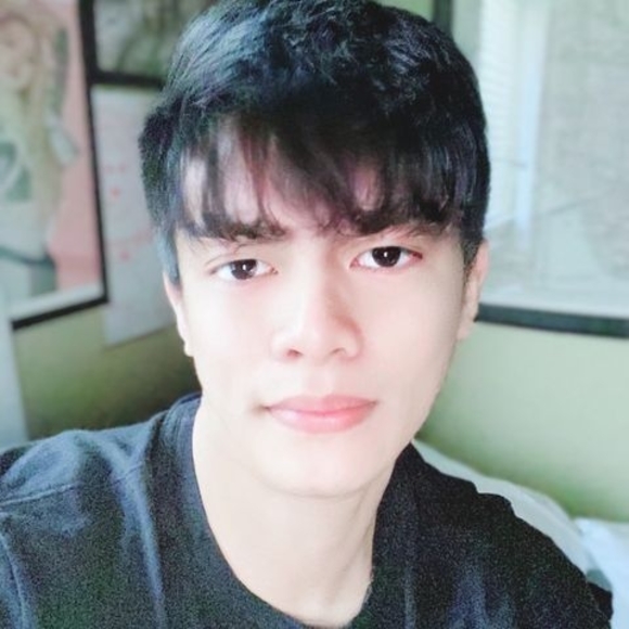 Profile Picture of Ching Ching (@chinglin30) on Poshmark