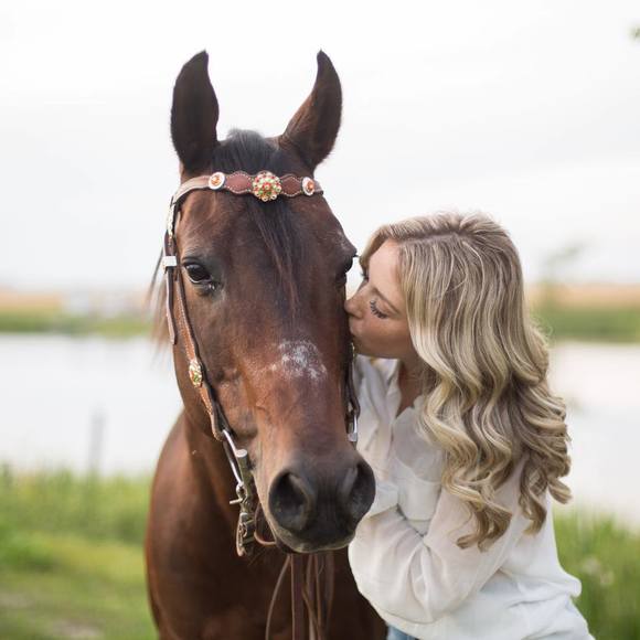 Profile Picture of Victoria Rheaume (@victoriarheaume) on Poshmark