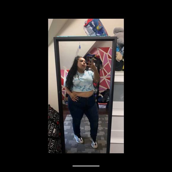 Profile Picture of Giselle Chavez (@gisellechave589) on Poshmark