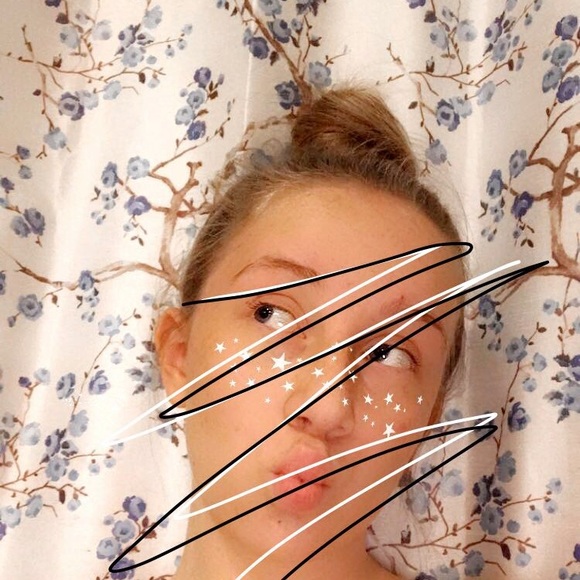 Profile Picture of Felicity Harwood (@fharwood33) on Poshmark