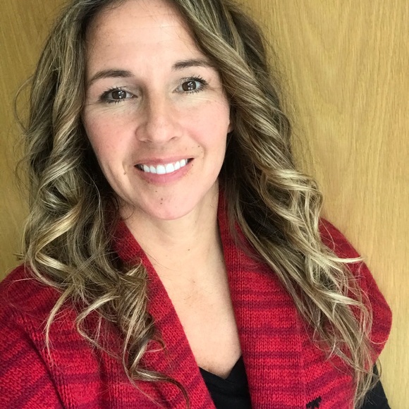 Profile Picture of Lisa Lowery (@lmh90) on Poshmark