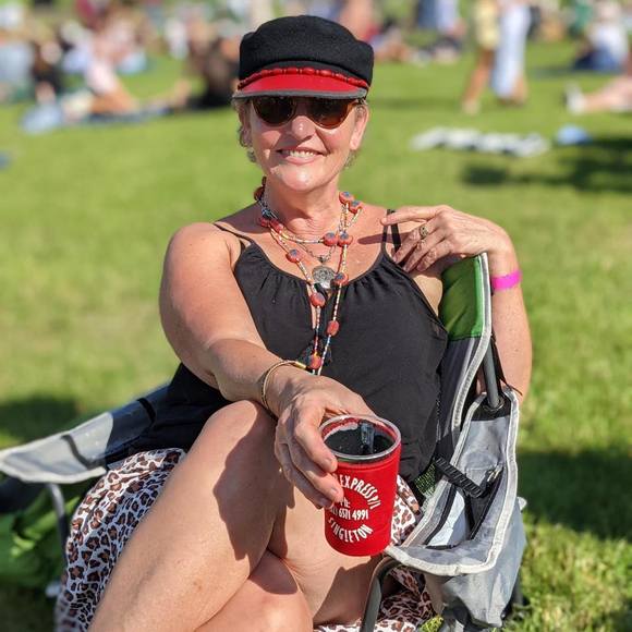 Profile Picture of Sharon Hokin (@sharonhokin) on Poshmark