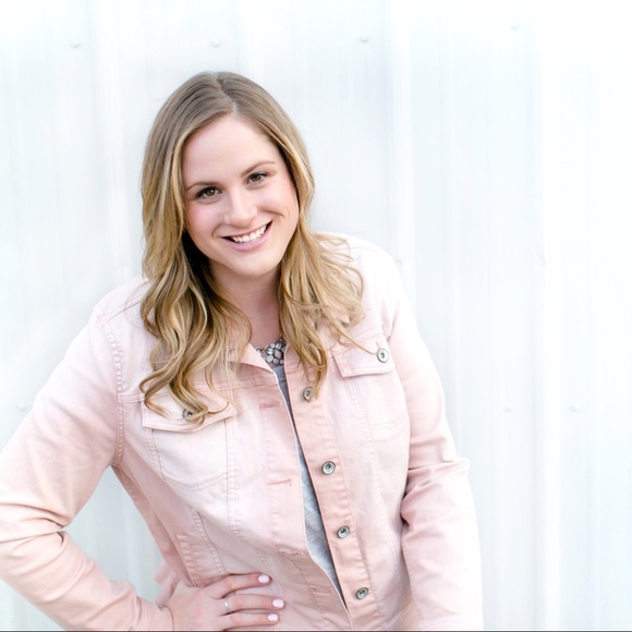Profile Picture of Carley Rehberg (@crehberg) on Poshmark