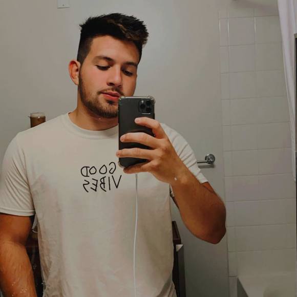 Profile Picture of Paúl Saltos (@p_saltos) on Poshmark