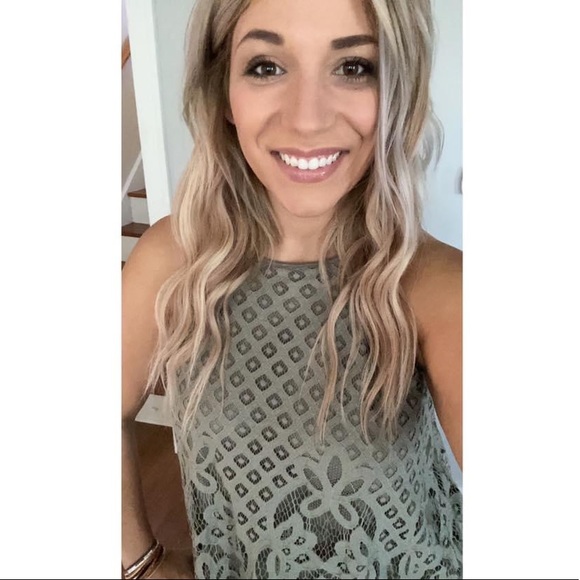 Profile Picture of Taylor Wren (@taywren) on Poshmark