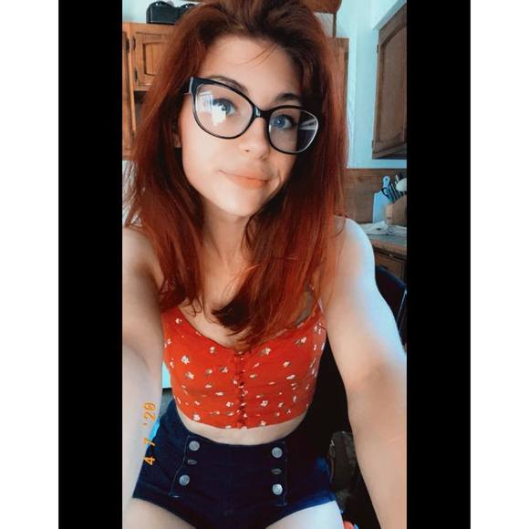 Profile Picture of Danielle Binion (@daani_baaby) on Poshmark
