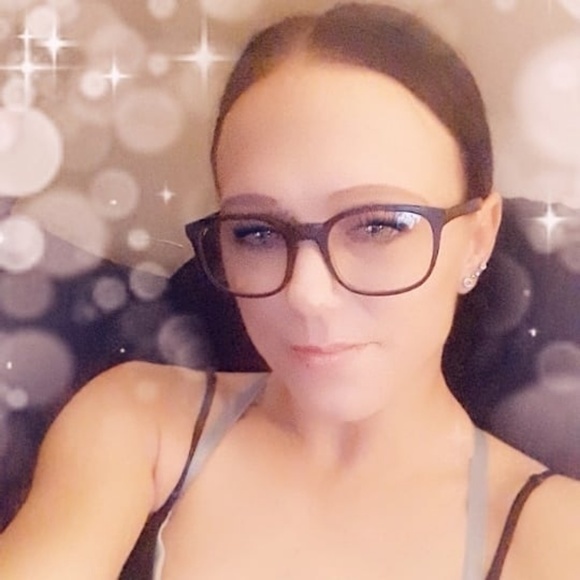 Profile Picture of Kelli Witt (@kelliwitt6969) on Poshmark