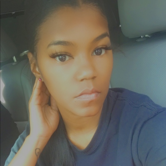Profile Picture of Kimberly Renfroe (@kymberlicole24) on Poshmark