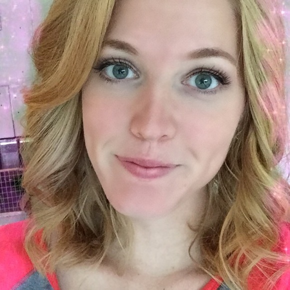 Profile Picture of Jenny Shoop (@jennyshoop) on Poshmark