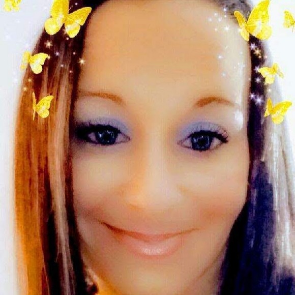 Profile Picture of Lacey b Duncan (@crazyoveru2018) on Poshmark