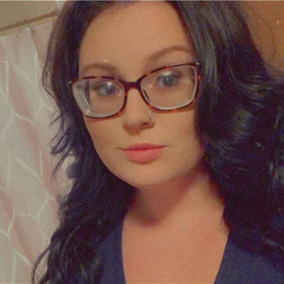 Profile Picture of Dayzsha Jachimowicz (@dayzshaj) on Poshmark