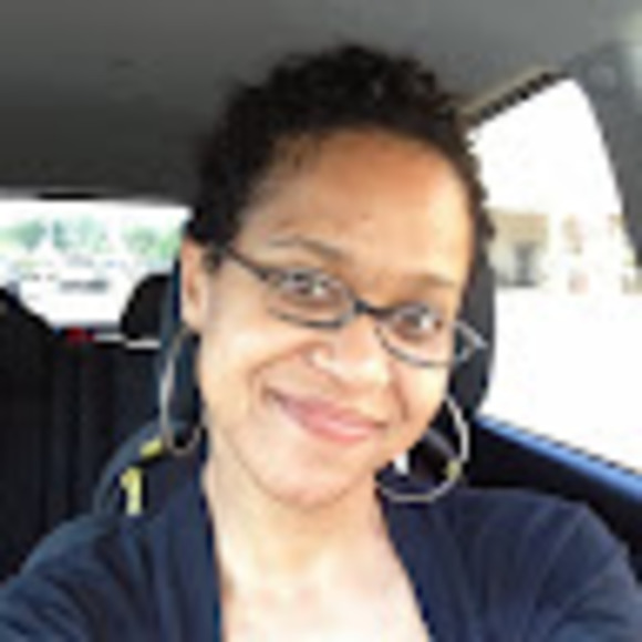 Profile Picture of Danelle Scott (@danellemscott) on Poshmark