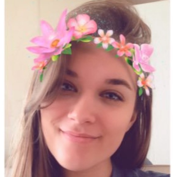 Profile Picture of Laura Tisone (@lauratisone) on Poshmark