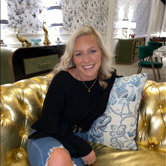 Profile Picture of Jeri Kramer (@kramerpaigeeee) on Poshmark