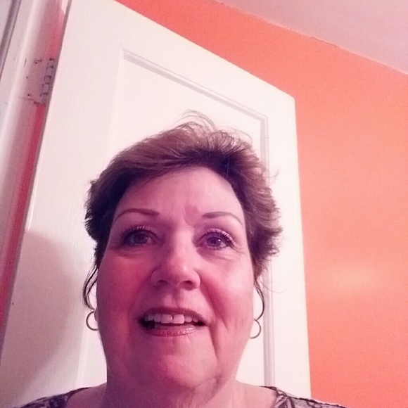 Profile Picture of Cheryl Vogel neafus (@ccneafus) on Poshmark