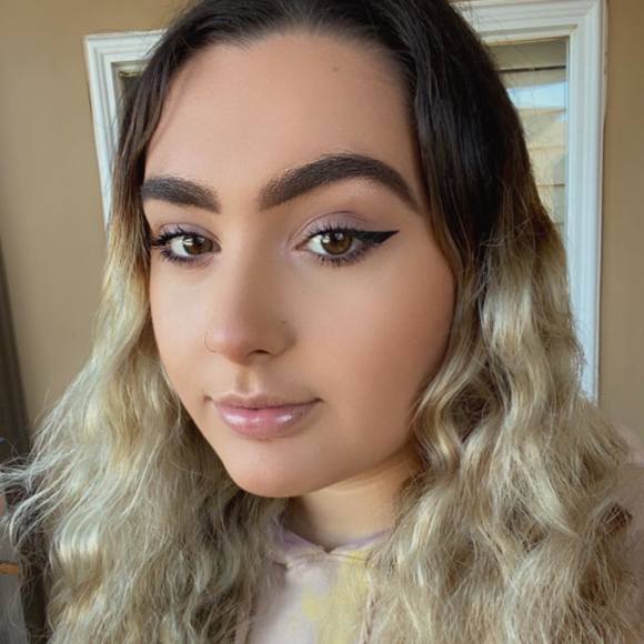 Profile Picture of Makayla Richardson (@mak1975) on Poshmark