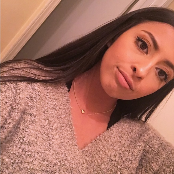 Profile Photo of Ariana Juárez (@arianajuarez29) on Poshmark