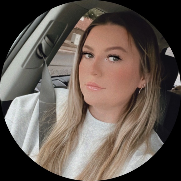 Profile Picture of Arysun Grassick (@arysungrassick) on Poshmark