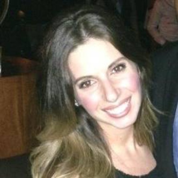 Profile Picture of Jeniece Ballerini (@jliparot) on Poshmark