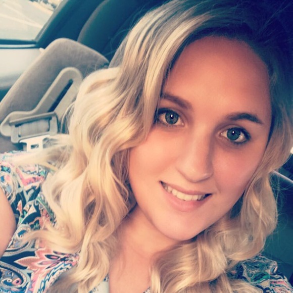 Profile Picture of Selena Bevard (@selenamlbevard) on Poshmark