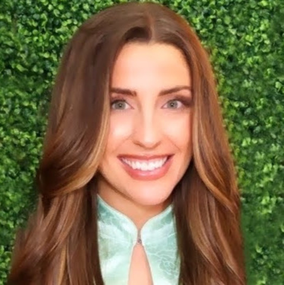 Profile Picture of Emily Tidyman (@emily_tidyman) on Poshmark