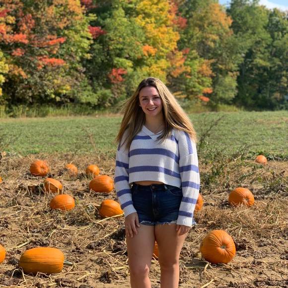 Profile Picture of Ashley Sarnowski (@ashley_sarnowsk) on Poshmark