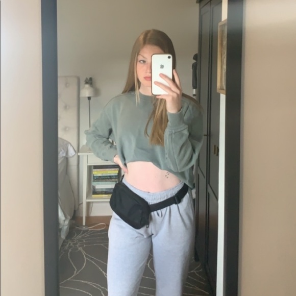 Profile Picture of Taylor Horsman (@taylorphorsman) on Poshmark