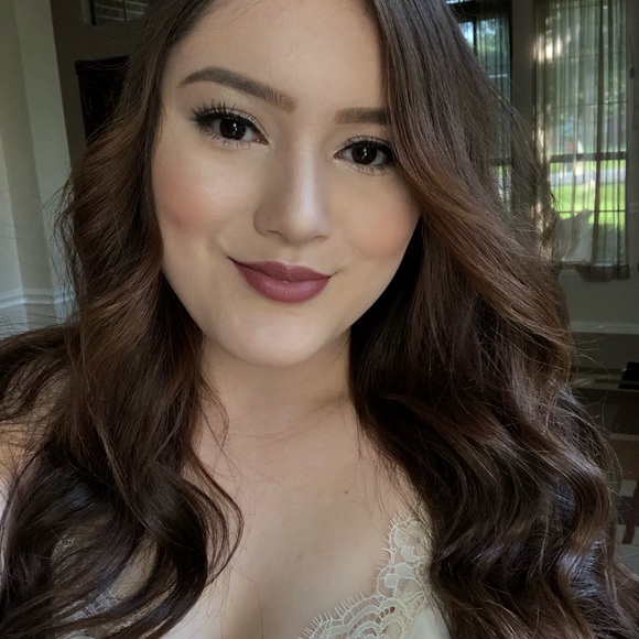 Profile Picture of Lorena Monroy (@lorenamonroy) on Poshmark
