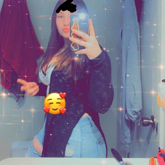 Profile Picture of Alyssa Dolinski (@alyssadolinski) on Poshmark