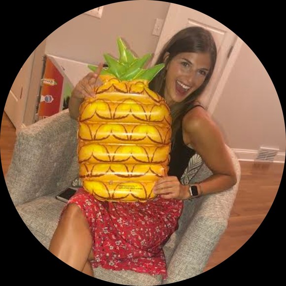 Profile Picture of Jacqueline Decker (@deckerjackie23) on Poshmark