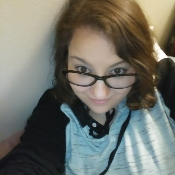 Profile Picture of Alex Doss (@alexsmiles19) on Poshmark