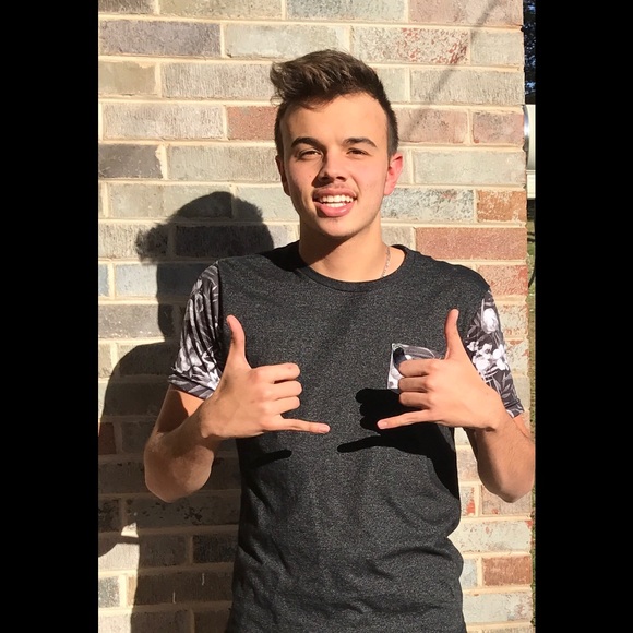 Profile Picture of Gustavo Esteves (@gesteves) on Poshmark