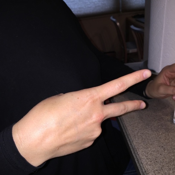 Profile Picture of Eric Halverson (@ehnin) on Poshmark