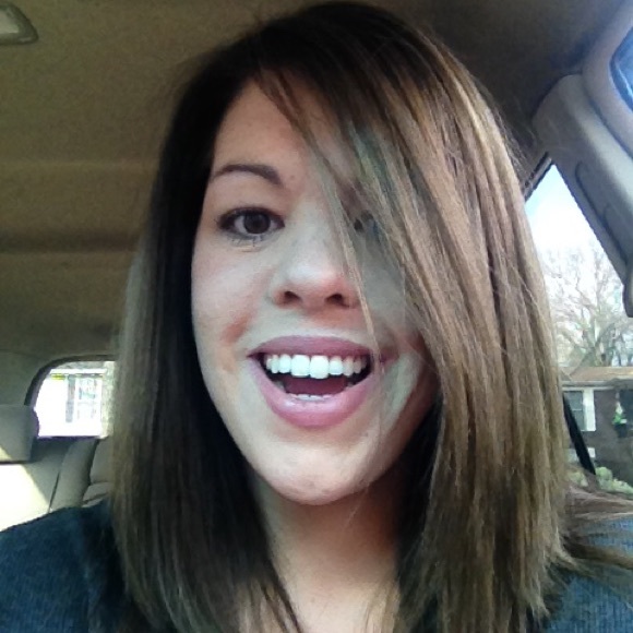 Profile Picture of Kelly Moore (@kmoo278) on Poshmark