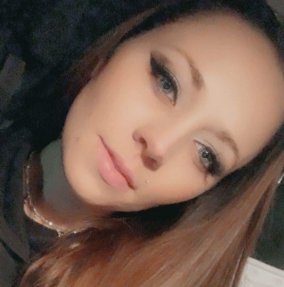 Profile Picture of Lizz Roam (@babybubblegum93) on Poshmark