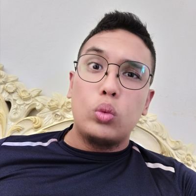 Profile Picture of Jonathan Pineda (@onatcoconut) on Twitter