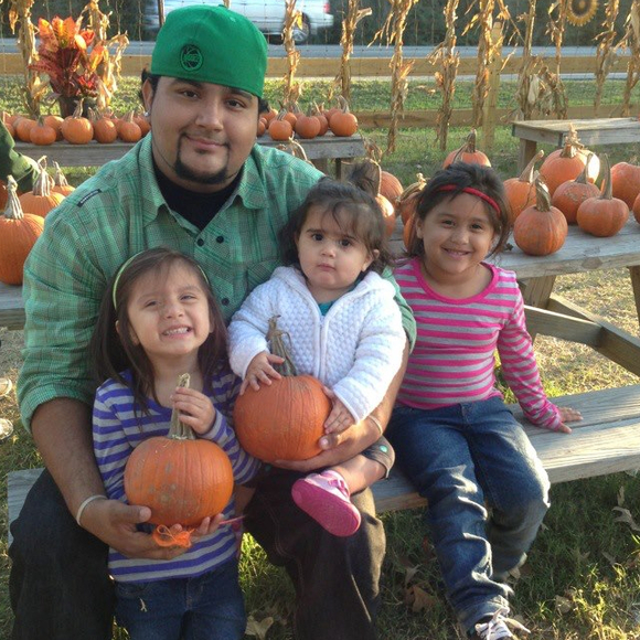 Profile Picture of Matthew Longoria (@oliematt) on Poshmark